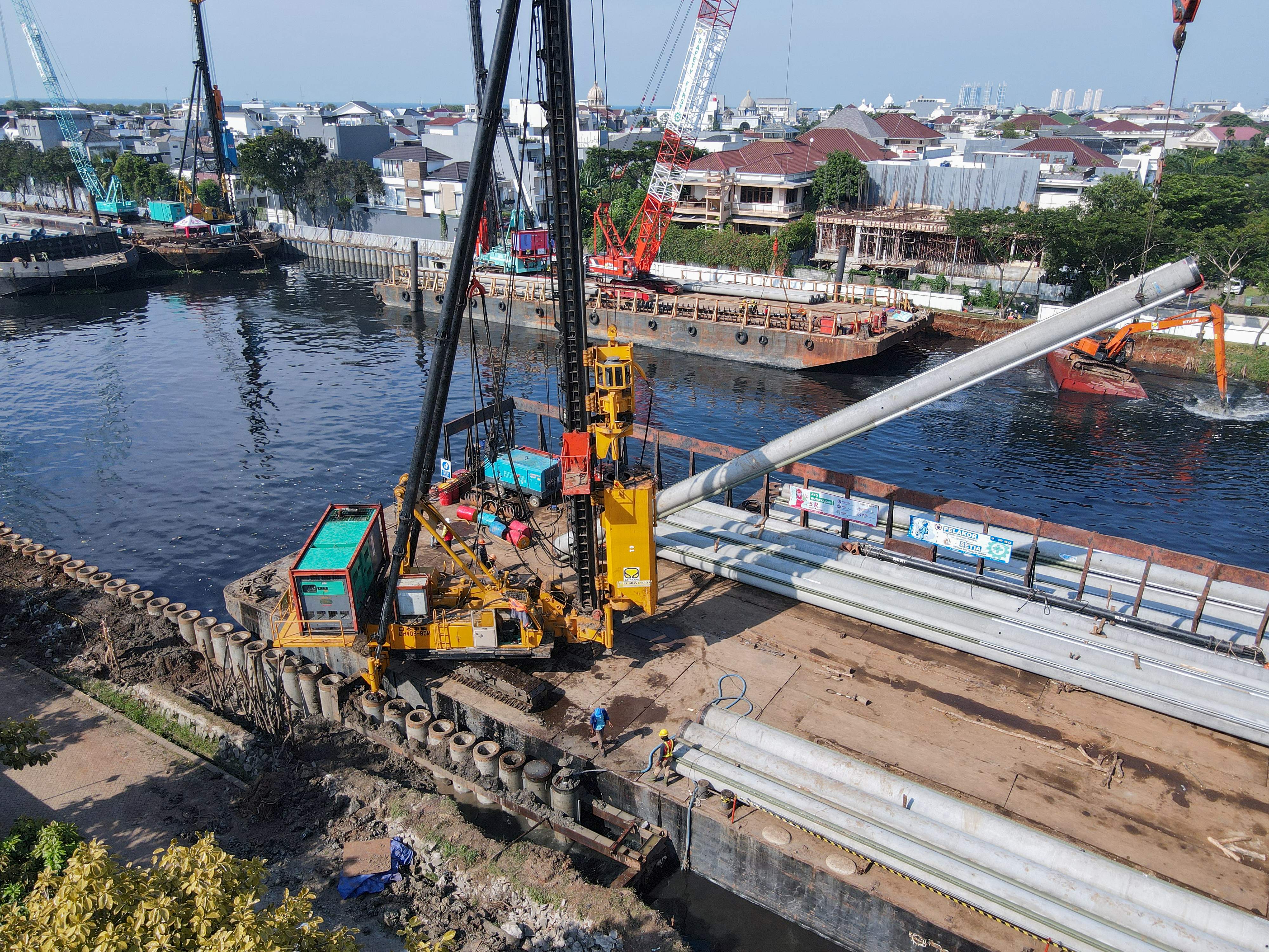 Highlight Pengaman Pantai, Kecamatan Penjaringan, Jakarta Utara